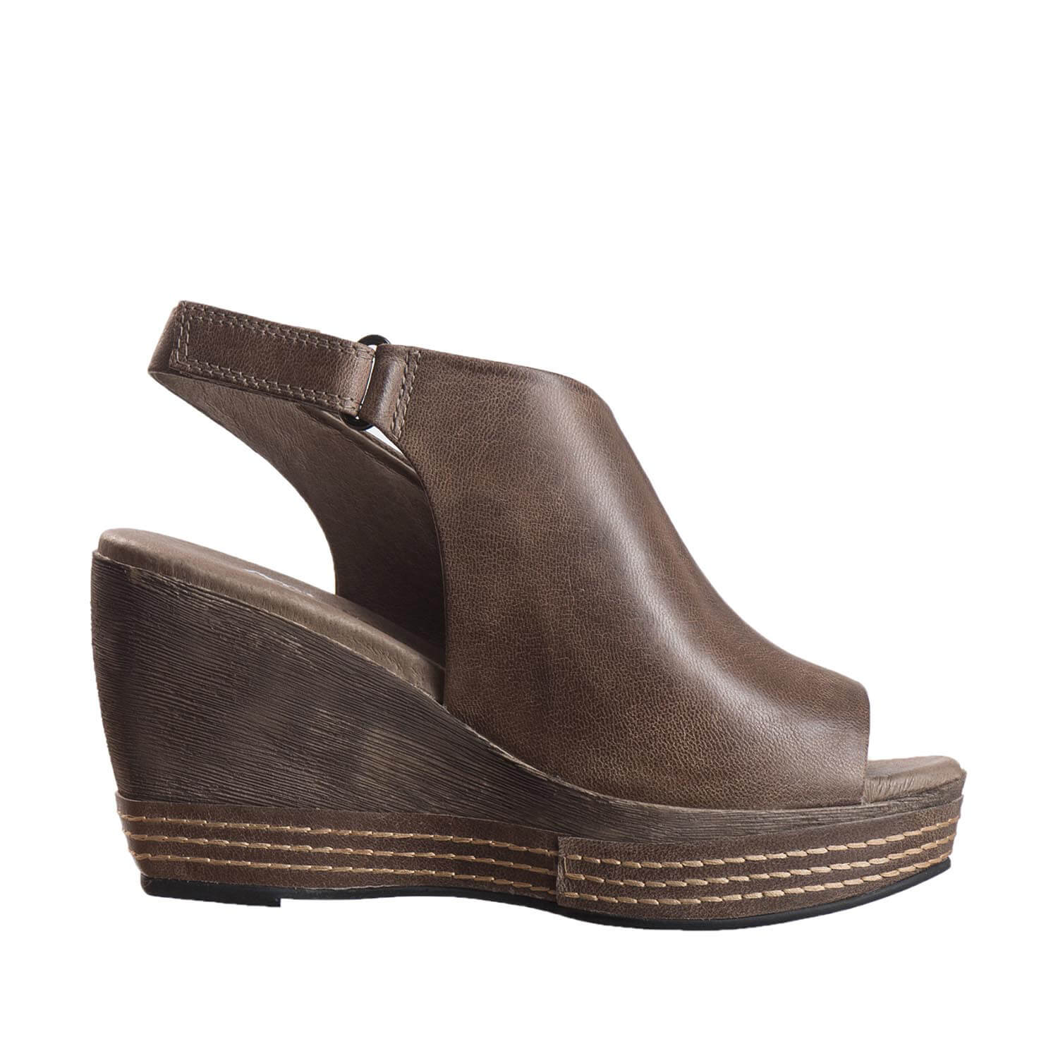646 Geri Grey