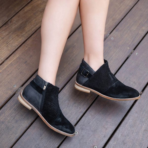 Black Comfortable Leather Ankle Boots - K15 Laran