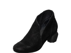 P04 Adora Wide Width Fall Boots with Heel in Black