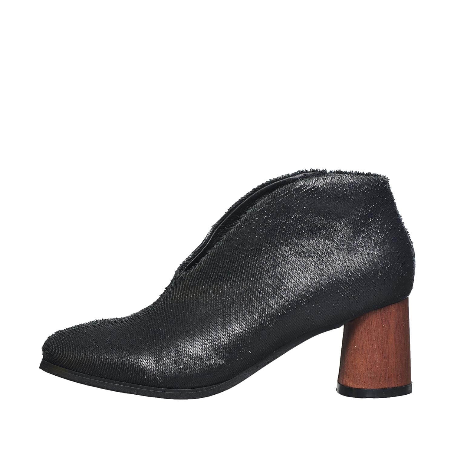 black mule shoes