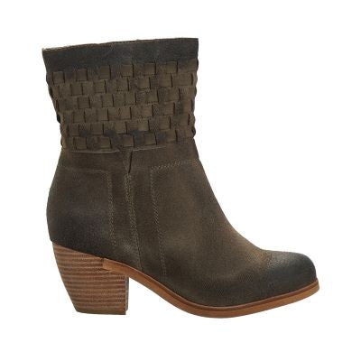 round toe ankle boots