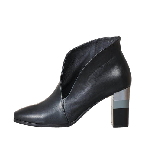Great Variety Of V Cut Boots For Women of All Ages v cut boots