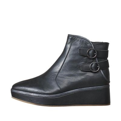 wide ankle boots flat heel