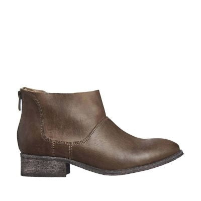 wide ankle boots flat heel